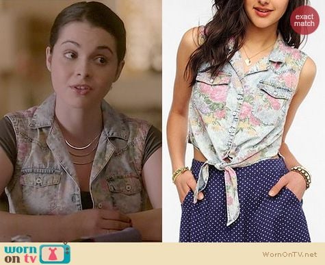 Switched at Birth Fashion: Urban Outfitters Floral denim tie front shirt by Kimchi Blue worn by Vanessa Marano