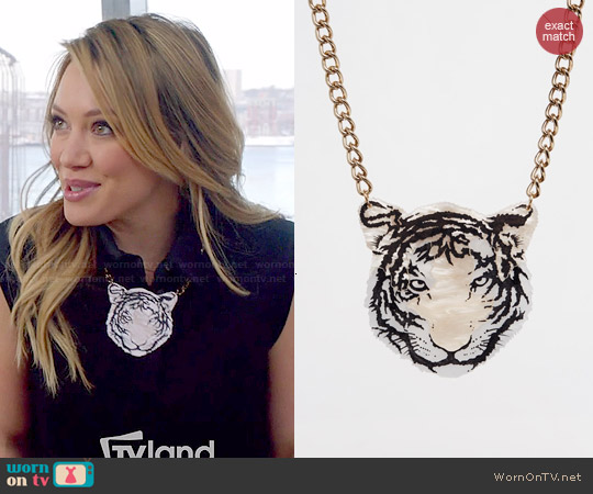 Tatty Devine Tiger Necklace worn by Kelsey Peters (Hilary Duff) on Younger