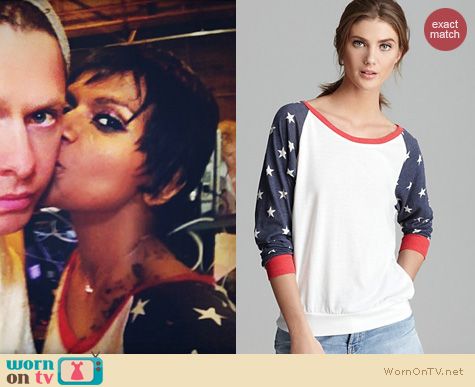 The Mindy Project Fashion: Alternative Apparel Patriotic Stars pullover worn by Mindy Kaling