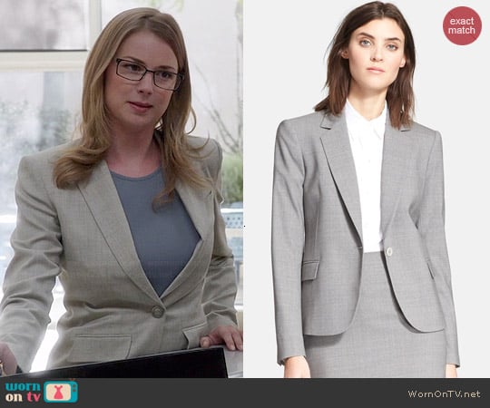 Theory Custom Gabe Blazer in Light Grey worn by Emily VanCamp on Revenge