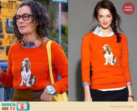 Tommy Hilfiger Orange Dog Graphic Sweater worn by Sara Gilbert on Bad Teacher