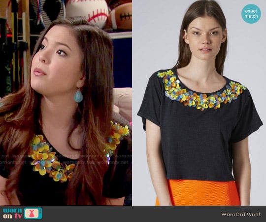 Topshop 3D Floral Necklace Tee worn by Jasmine Kang (Piper Curda) on I Didnt Do It