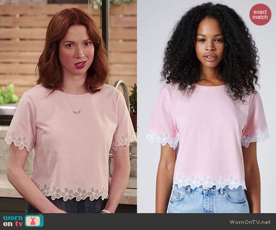 Topshp Daisy Organza Tee worn by Kimmy Schmidt (Ellie Kemper) on Unbreakable Kimmy Schmidt