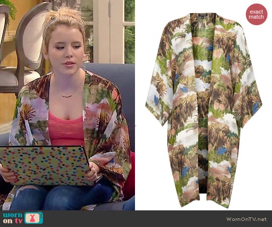 Topshop Fantasy Print Kimono worn by Taylor Spreitler on Melissa & Joey