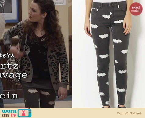 Topshop Moto Bat Print Leigh Jeans worn by Stefania Owen on The Carrie Diaries