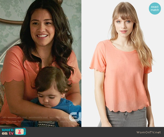 Topshop Scallop Frill Tee worn by Jane Villanueva (Gina Rodriguez) on Jane the Virgin