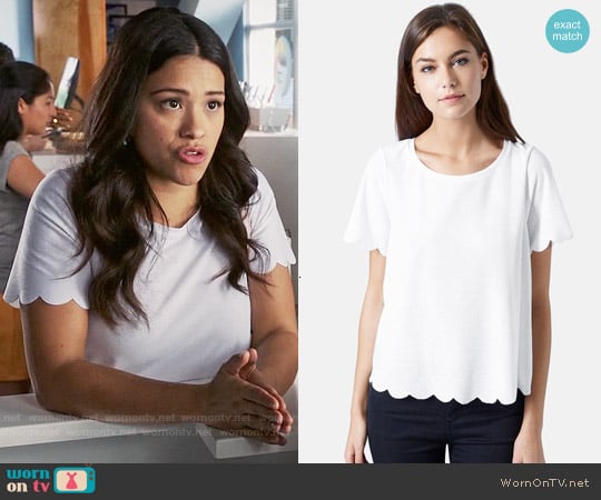 Topshop Scallop Frill Tee worn by Jane Villanueva (Gina Rodriguez) on Jane the Virgin