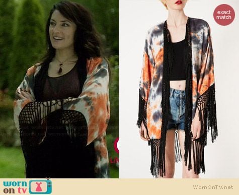 Topshop Tie Dye Tassel Kimono worn by Madchen Amick on Witches of East End