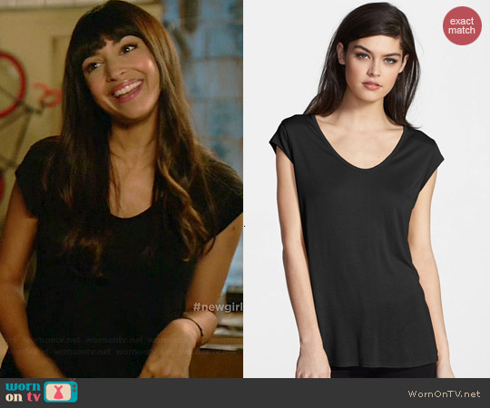 Trouve Luxe Tee in Black worn by Hannah Simone on New Girl