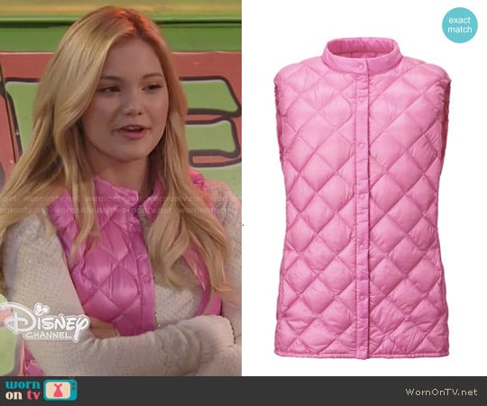 Uniqlo Ultra Light Down Compact Quilted Vest worn by Lindy Watson (Olivia Holt) on I Didnt Do It