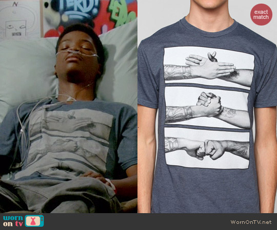 Urban Outfitters Handshake Tee worn by Astro on Red Band Society