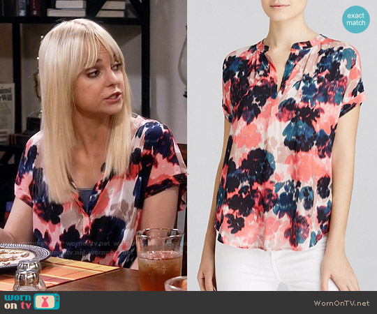 Velvet by Graham & Spencer Challis Blouse worn by Christy Plunkett (Anna Faris) on Mom