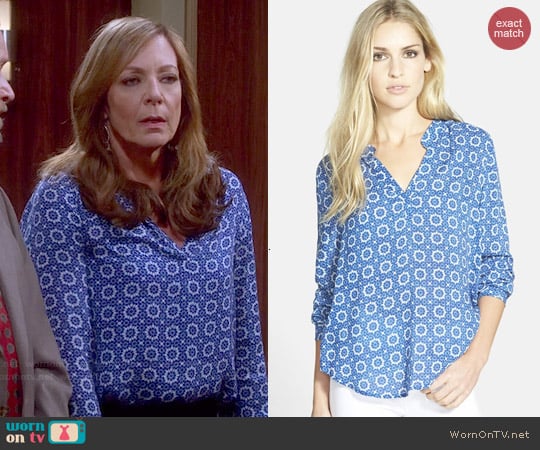 Velvet by Graham & Spencer Split Neck Challis Blouse worn by Bonnie Plunkett (Allison Janney) on Mom