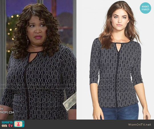 Vince Camuto Oval Dashes Print Keyhole Top worn by Yolanda (Kym Whitley) on Young and Hungry