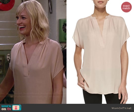 Vince Popover Blouse worn by Beth Behrs on 2 Broke Girls