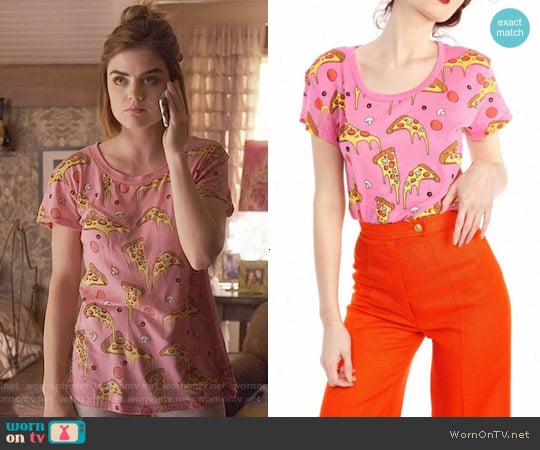 Wildfox Extra Cheese Pizza Tee worn by Aria Montgomery (Lucy Hale) on Pretty Little Liars