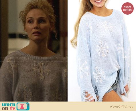 Wildfox Snowflake Sweater in Hazy Blue worn by Clare Bowen on Nashville