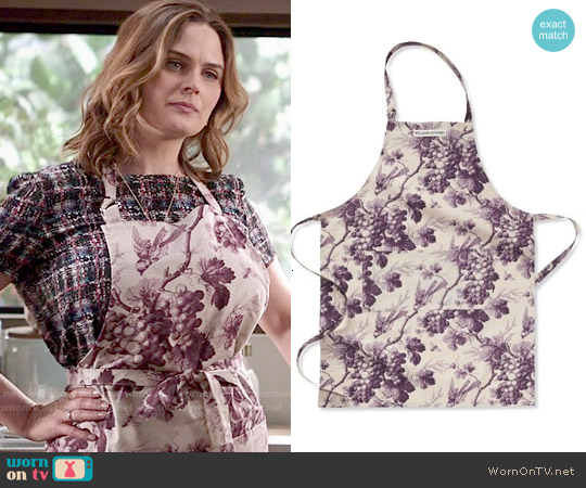 Williams Sonoma Grape Toile Apron in Purple worn by Temperance 'Bones' Brennan (Emily Deschanel) on Bones