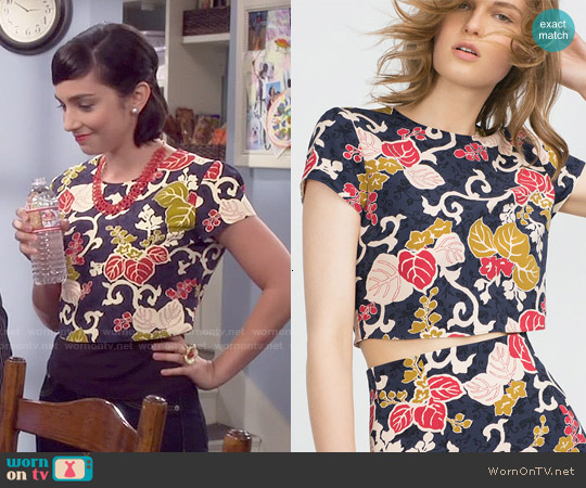 Zara Crop Top worn by Mandy Baxter ( Molly Ephraim) on Last Man Standing