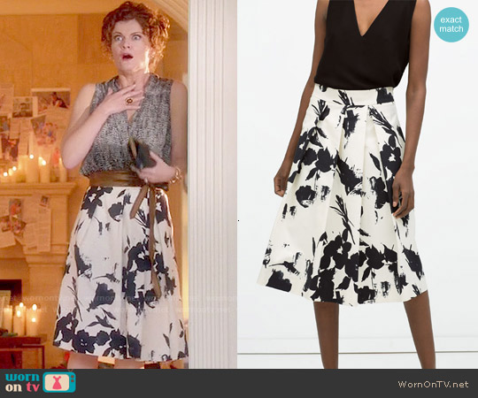 Zara Floral Print Pleated Skirt worn by Evelyn Powell (Rebecca Wisocky) on Devious Maids