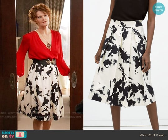 Zara Floral Print Pleated Skirt worn by Evelyn Powell (Rebecca Wisocky) on Devious Maids