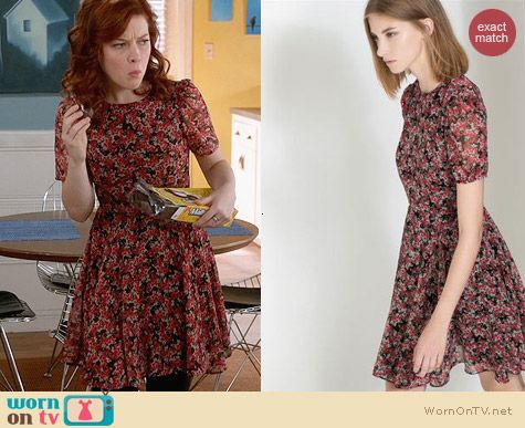 Zara Printed Dress worn by Jane Levy on Suburgatory