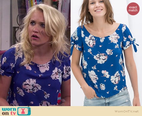 Zara Printed Top worn by Emily Osment on Young & Hungry