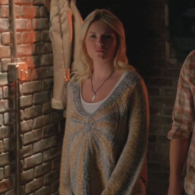 Alex's yellow and grey oversized sweater on Happy Endings