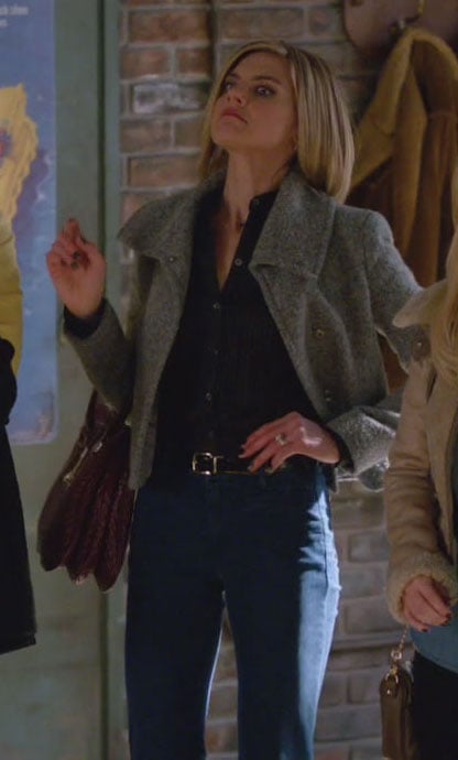Jane's grey coat and burgundy handbag on Happy Endings