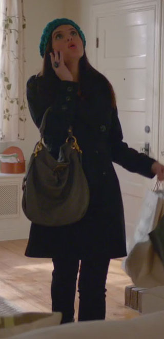 Penny's turquoise knit beanie on Happy Endings