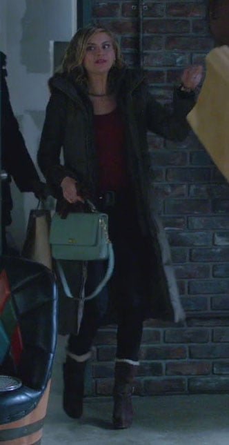 Jane's aqua blue handbag on Happy Endings