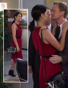 Robin's red dress and black & white bag on How I Met Your Mother