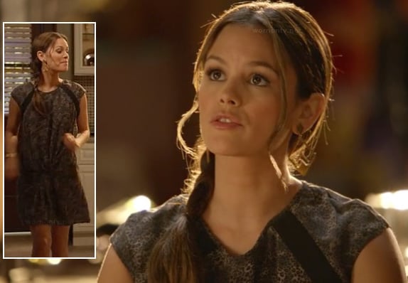 Zoe's leopard print knot waist dress and gold diamond shape earrings on Hart of Dixie
