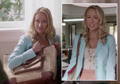 Gwen's light blue blazer, pleated skirt and oversized straw tote bag on The Mindy Project