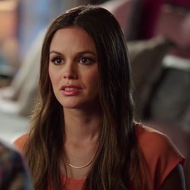 Zoe's gold curved bar necklace on Hart of Dixie