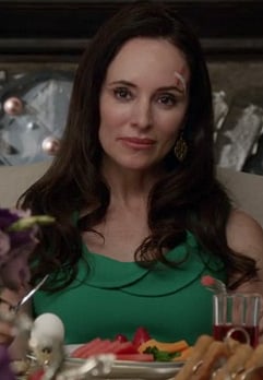 Victoria's green dress with collar on Revenge