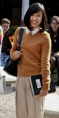 Jill's mustard yellow sweater with white collar on The Carrie Diaries