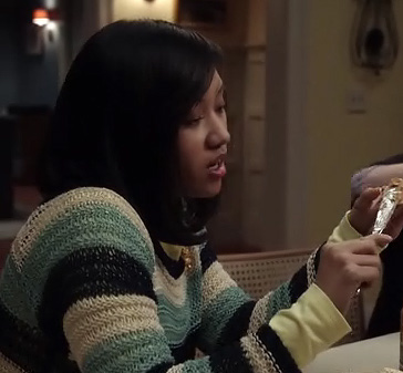 Mouse's blue, black and white crochet sweater on The Carrie Diaries