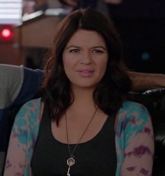 Penny's blue and purple watercolor cardigan and key necklace on Happy Endings