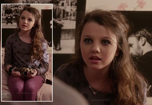 Dorrit's grey polka dot sweater, magenta purple tights and star necklace on The Carrie Diaries