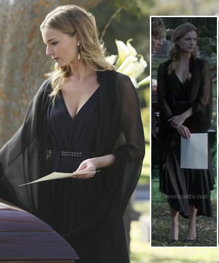 Emily's black belted dress at the funeral on Revenge