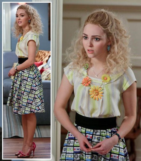 Carrie's cassette tape print skirt, gerbera necklace and pink polka dot heels on The Carrie Diaries