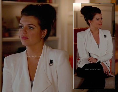 Penny's white blazer with black contrast details on Happy Endings