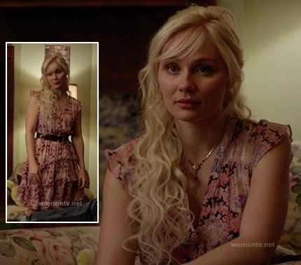 Scarlett's pink floral dress on Nashville