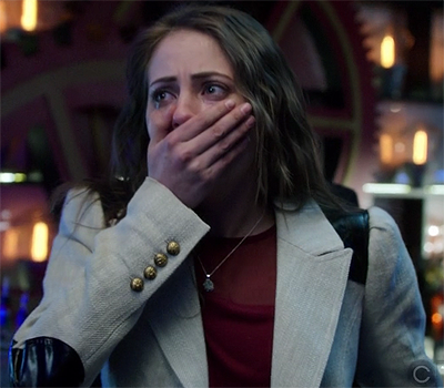 Thea's white blazer with leather elbow patches on Arrow