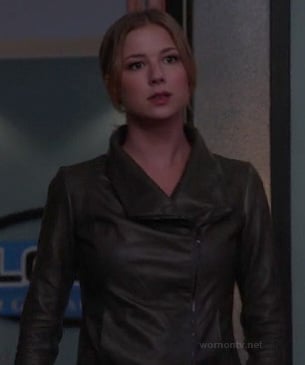 Emily's dark grey leather moto jacket on Revenge