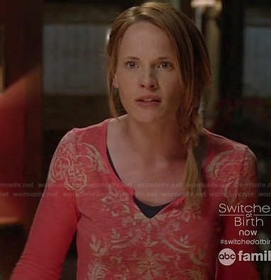 Daphne's coral pink split neck tee on Switched at Birth