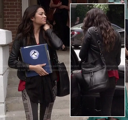 Emily's black patterned jeans and bucket bag on Pretty Little Liars