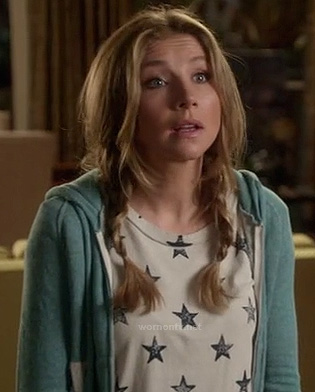 Polly's star print tee on How To Live With Your Parents