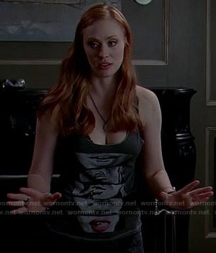 Jessica's dark grey lips/mouth print graphic tank top on True Blood